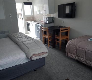Musselburgh Hotel | Bayfield Motel and Apartment