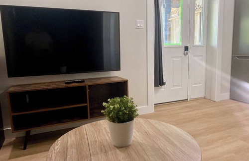 Bluewater Apartamento | Bayfield Retreat 15min From Grand Bend Pool Hot Tub Full Kitchens 8