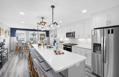 Villas Casa | Bayfront 6 bedroom 3 bath w/in-ground pool!