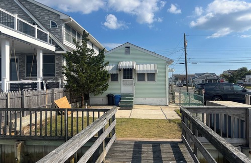 North Wildwood Cabaña | Bayfront cottage in North Wildwood Beautiful sunsets. Close to The Surfing Pig!