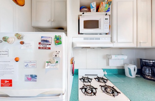 Eastham Cabaña | Bayfront cottage w / bluffside deck & shower al aire libre - ¡pasos a la playa privada!