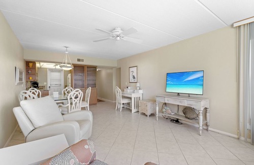Longboat Key Condominio | Bayfront Escape- Beach Harbor Club F202 by RVA