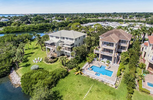 Trailer Estates Casa | Bayfront getaway with gorgeous view, private dock, AC & kayaks - dog-friendly