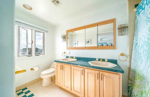 Stone Harbor Casa | Bayfront home on Pleasure Bay. Enjoy our 4 Bedroom/ 2.5BA- 14 Beds on the water