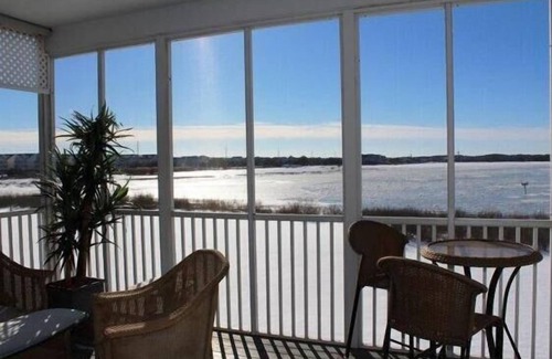 Bethany Beach Casa | Lujo Bayfront-1/4 blk al océano; piscina; fin de semana de vacaciones y principios de primavera disponibles
