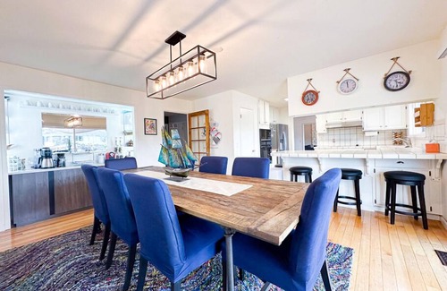 Country Club Casa | Bayfront Oasis | Deck, Fire Pit, Kayaks – Near Wine Country
