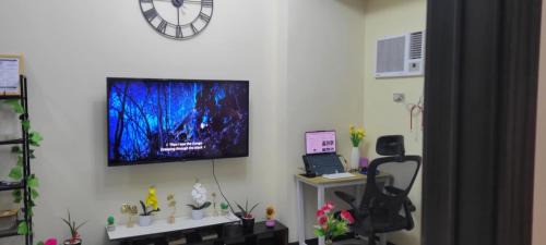 Pasay Apartamento | Bayfront Staycation at The Radiance Manila Pet-Friendly, Pool & Gym near Airport, MOA, Star City & Manila Bay Views