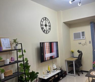 Pasay Apartamento | Bayfront Staycation at The Radiance Manila Pet-Friendly, Pool & Gym near Airport, MOA, Star City & Manila Bay Views