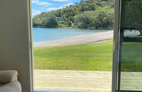 Whangarei Heads Cabaña | ‘BAYHAVEN’ on the waters edge at beautiful McKenzie Bay, Whangarei Heads