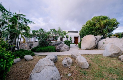 Little Trunk Bay Villa | Villa moderna frente a la playa, piscina, 180º vistas al mar, 3HAB, 3. 5BA