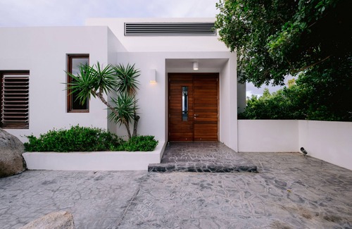 Little Trunk Bay Villa | Villa moderna frente a la playa, piscina, 180º vistas al mar, 3HAB, 3. 5BA
