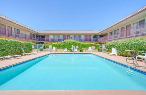 Coalinga Cabina | Baymont by Wyndham Coalinga