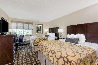 Erie Hotel | Baymont by Wyndham Erie