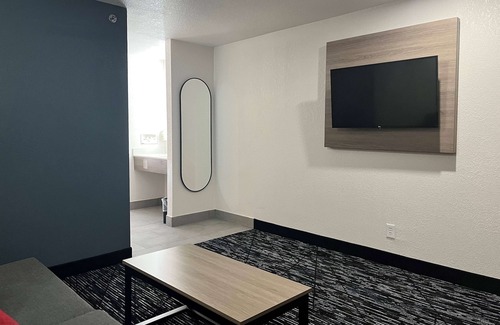 Maxwell Hotel | Baymont by Wyndham Indianapolis Northeast