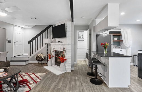 Broadmoor Casa | Bayou Getaway - Gated townhome w/ King Bed