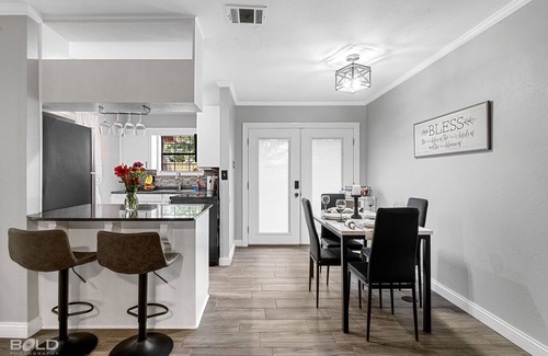 Broadmoor Casa | Bayou Getaway - Gated townhome w/ King Bed