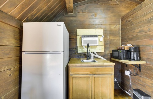 Crown Point Apartamento | Bayou Retreat w/ Screened Porch Near NOLA!