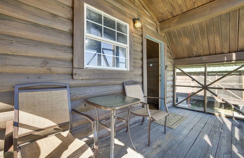 Crown Point Apartamento | Bayou Retreat w/ Screened Porch Near NOLA!