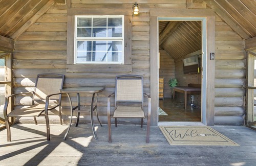 Crown Point Apartamento | Bayou Retreat w/ Screened Porch Near NOLA!
