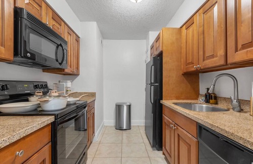 New Suburb Beautiful Apartamento | Bayshore Bliss | Pool, Gym & free Parking Included
