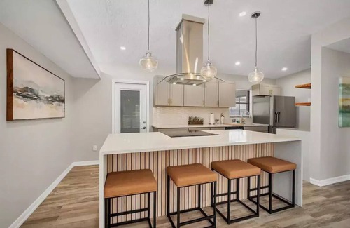 Bayshore Gardens Casa | Bayshore Gardens remodel with hot tub + fire pit + walk to park and marina