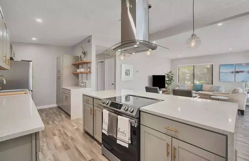Bayshore Gardens Casa | Bayshore Gardens remodel with hot tub + fire pit + walk to park and marina