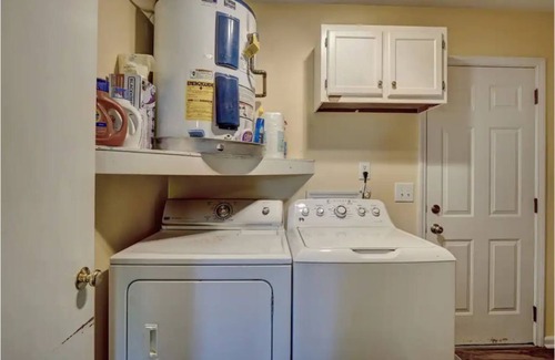 Bayshore Casa | Bayshore Retreat - Clean & Close to everything!
