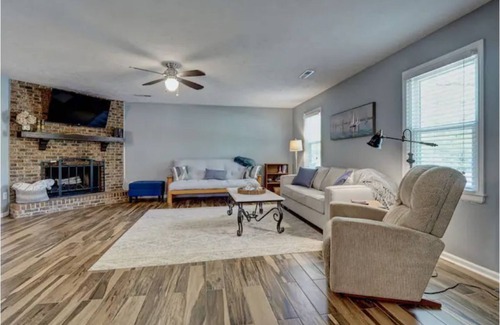 Bayshore Casa | Bayshore Retreat - Clean & Close to everything!