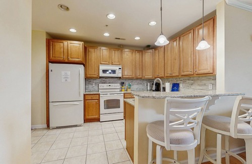 Sun Ridge Condominio | Bayside Condo w/ Balcony & Amazing Shared Pools, Hot Tub, Golf, Tennis, Fitness