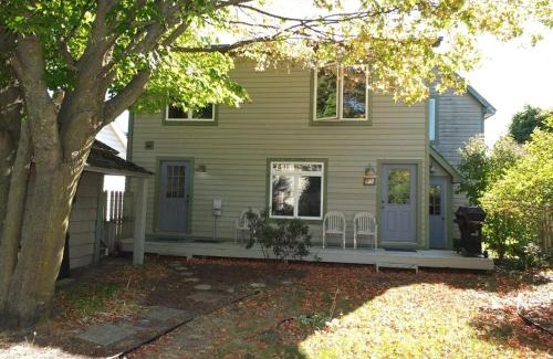 Frankfort Casa | Bayside Cottage - Remodeled And Great Location!