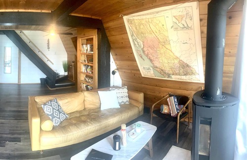 Celista Casa | Bayside Estate - Semi-Waterfront - Shuswap Vacations & Sledding Accommodation