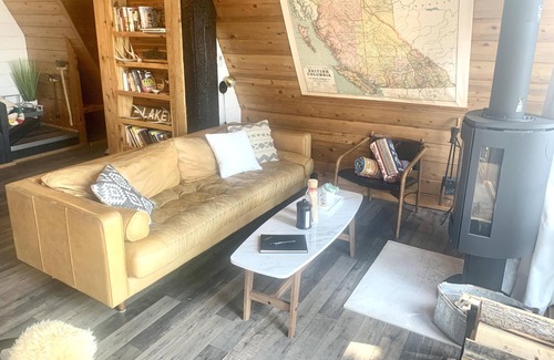 Celista Casa | Bayside Estate - Semi-Waterfront - Shuswap Vacations & Sledding Accommodation