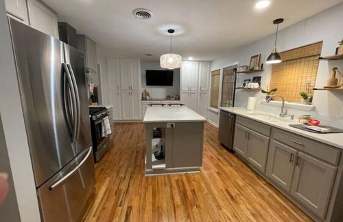 Bay Area Casa | Bayside Home with Gated Driveway and Workout Room