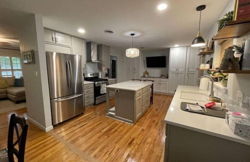 Bay Area Casa | Bayside Home with Gated Driveway and Workout Room
