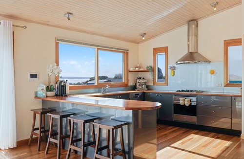 Corinella Casa | Bayside Oceanview Getaway
