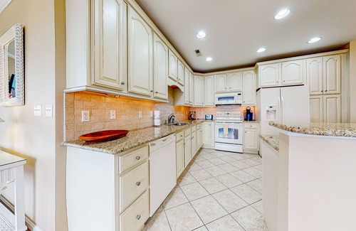 Sun Ridge Condominio | Bayside Resort 3rd floor condo with lovely interior/balcony, pool, on-site golf