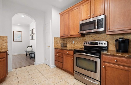 Sun Ridge Casa | Bayside Resort: Beautiful 5 Bedroom House -close to pools!