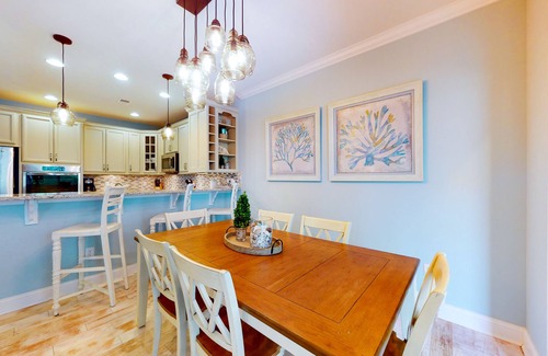 Bayside Casa | Bayside Resort condo with pools, saunas, athletic courts, on-site golf, and pier