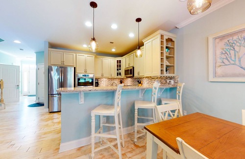 Bayside Casa | Bayside Resort condo with pools, saunas, athletic courts, on-site golf, and pier