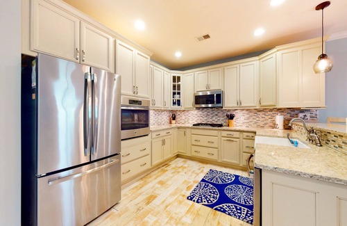 Bayside Casa | Bayside Resort condo with pools, saunas, athletic courts, on-site golf, and pier