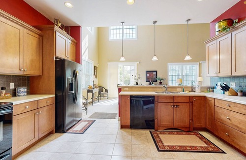 The Commons Casa | Bayside Resort home with sunroom plus pools, gym, hot tub, & sports courts