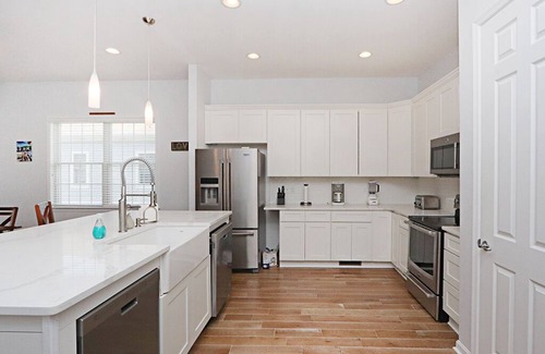 Sun Ridge Casa | Bayside Resort house w/ tennis court, pool, private gas grill, and fireplace