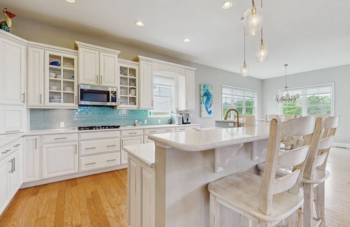 Bayside Casa | Bayside Resort house w/ basketball court, private gas grill, tennis court