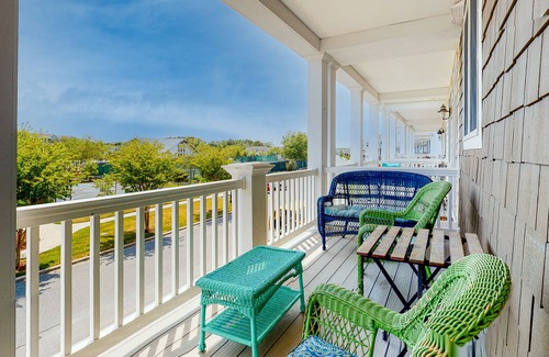 Sun Ridge Casa | Bayside Resort townhouse w/ gym, private gas grill, pool, and free WiFi