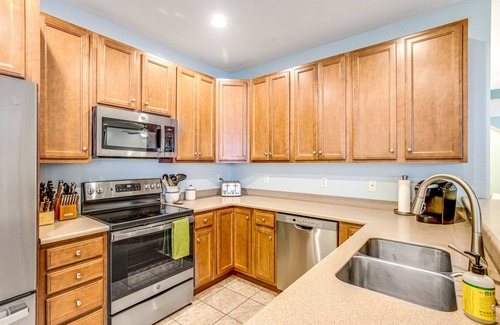 Sun Ridge Casa | Bayside Resort townhouse with golf on-site, pool access, fireplace, & central AC