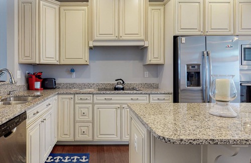 Sun Ridge Casa | Bayside Resort townhouse with hot tub/pool access, AC - close to beach