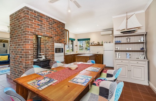 Clifton Springs Casa | Bayside walks and local beach access, in the heart of the Bellarine and wineries