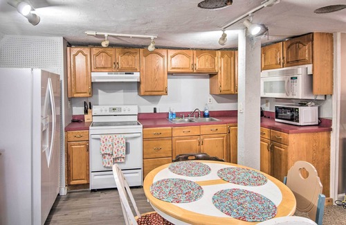 Weirs Beach Cabaña | Bayside Weirs Beach Cottage < Half Mile to Pier!