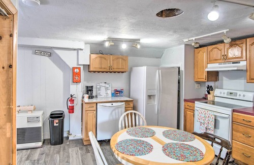Weirs Beach Cabaña | Bayside Weirs Beach Cottage < Half Mile to Pier!