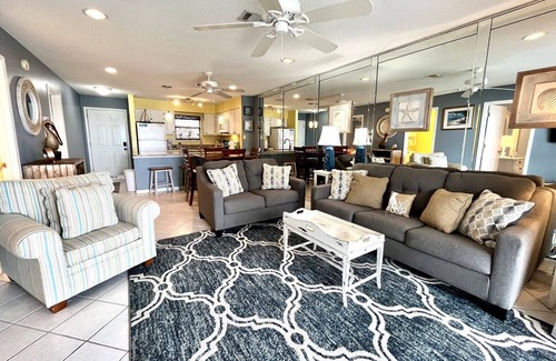 Orange Beach Condominio | Bayview 82 2 Bedroom Condo by RedAwning
